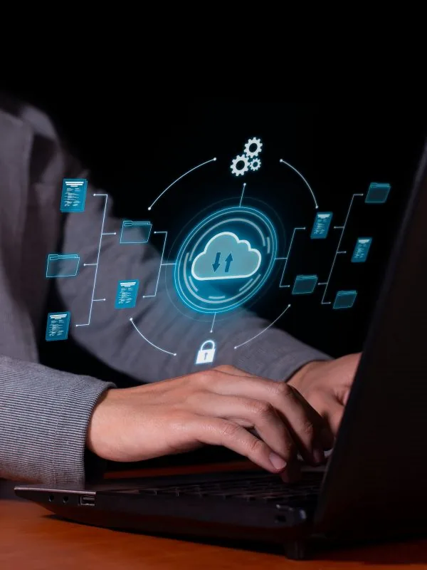 Persona usando servicios en la nube